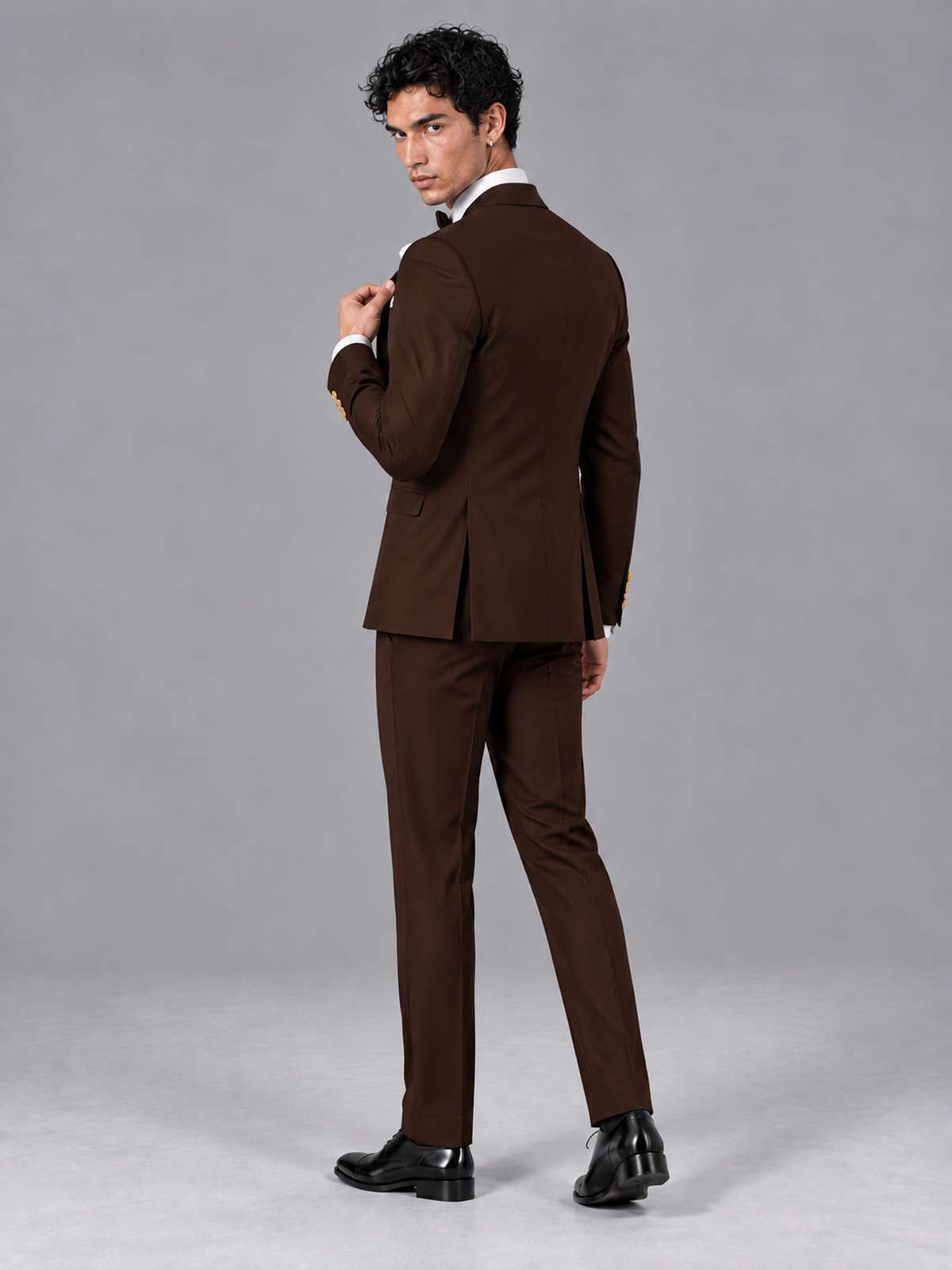 Savile Men's Chocolate Contrast White Peak Lapel 3-Piece Tuxedo Suit - Chocolate