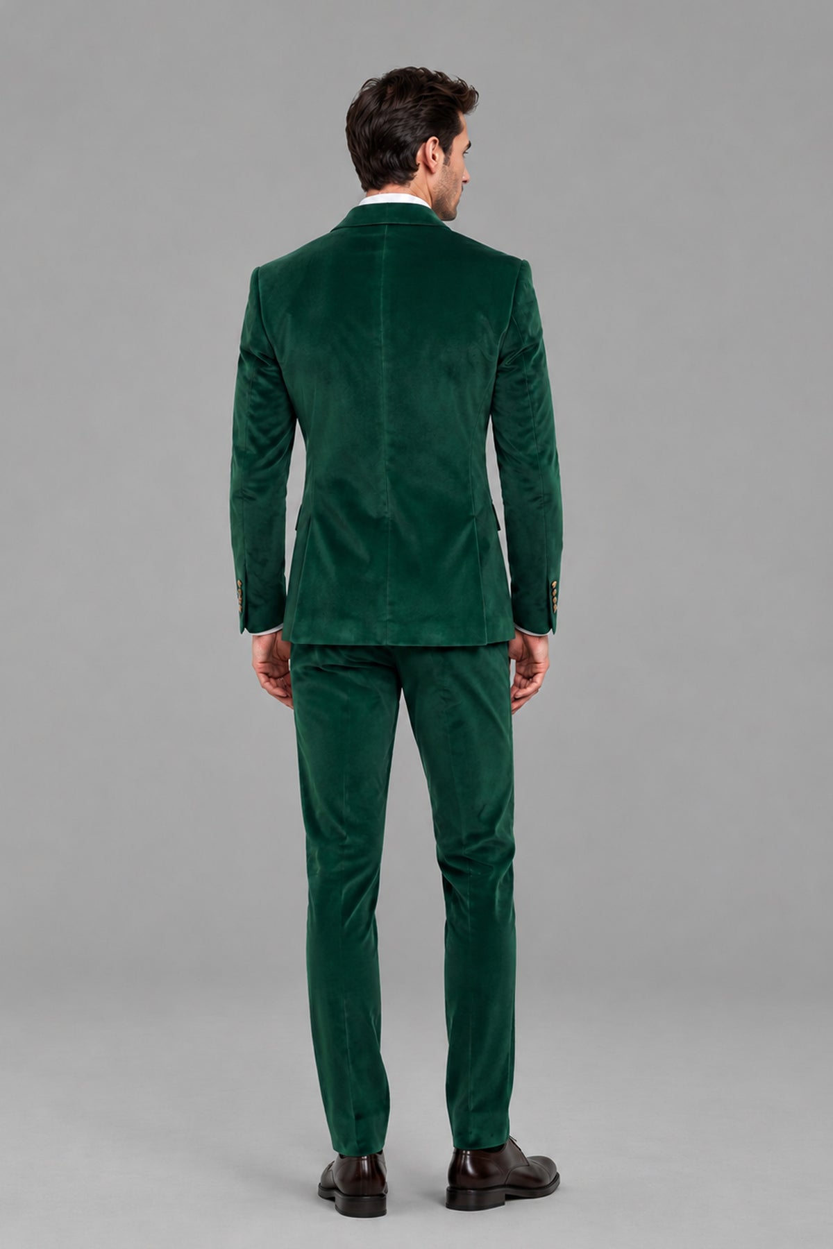 Savile Men's Emerald Green Velvet Blazer - Peak Lapel and Gold Button Close-Up Detail