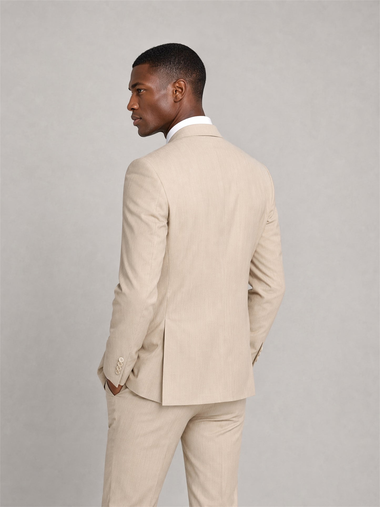 Savile GA0035 Beige 3-Piece Suit – Front upper body close-up, notch lapel and tie detail