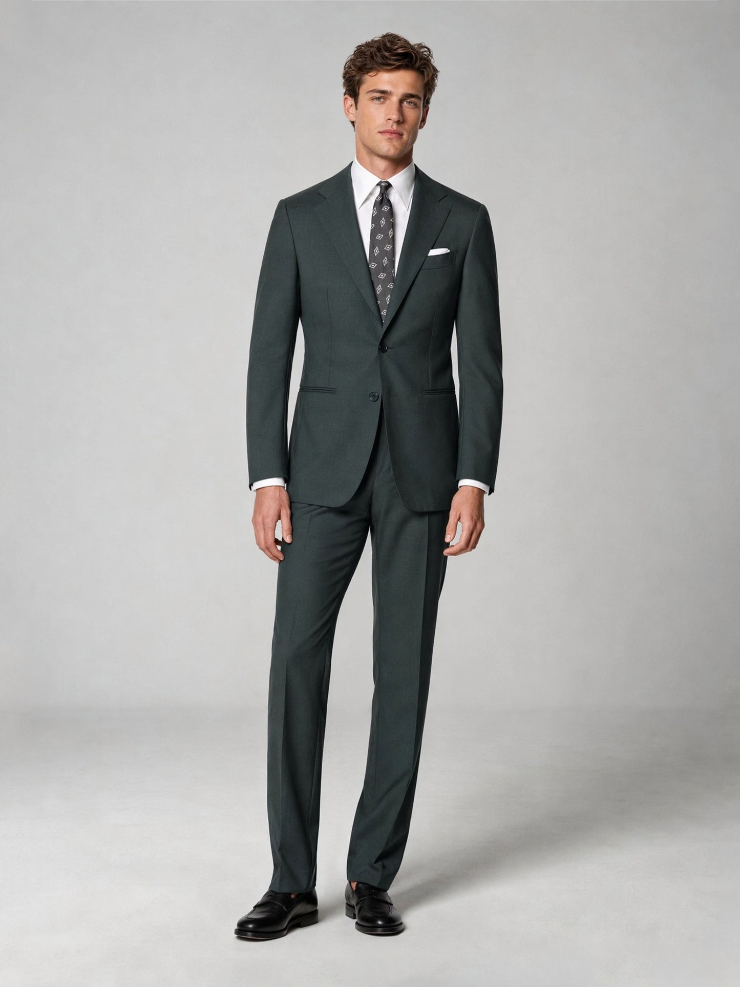 Savile GA0040 Hunter Green 3-Piece Suit – Front upper body, looking down showing lapel and tie detail