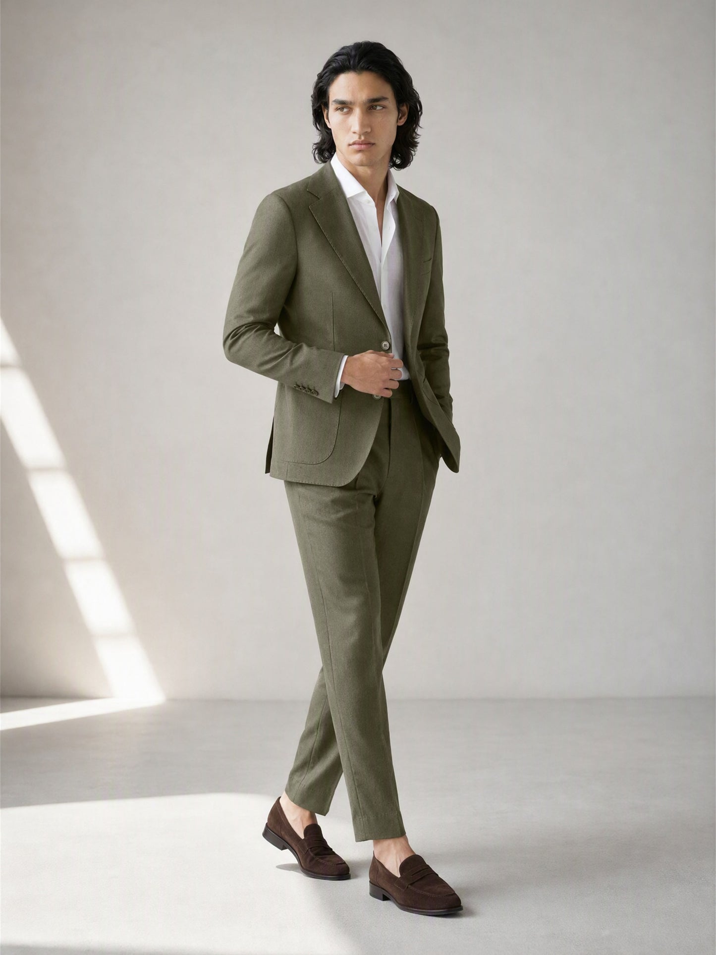 Savile olive green linen suit – upper body close-up, notch lapel and open-collar shirt detail