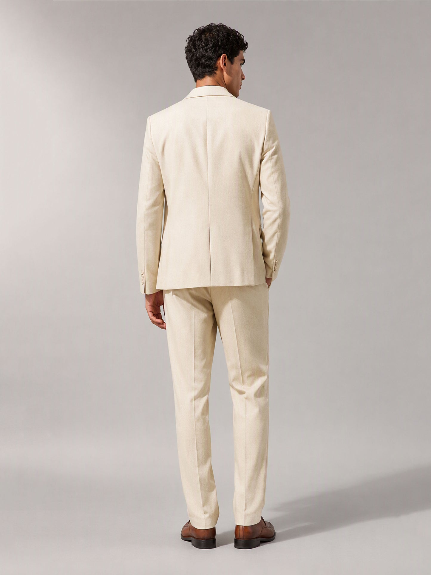 Savile GA0154 Men's Cream Linen Suit Set – Front Close-Up with Open Collar & Sunglasses