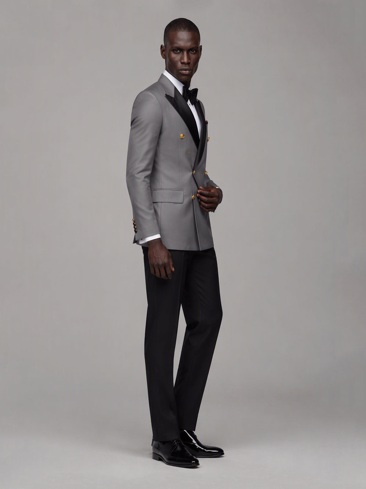 Men's grey double-breasted 2-piece suit set – three-quarter side standing view, Savile GA0175