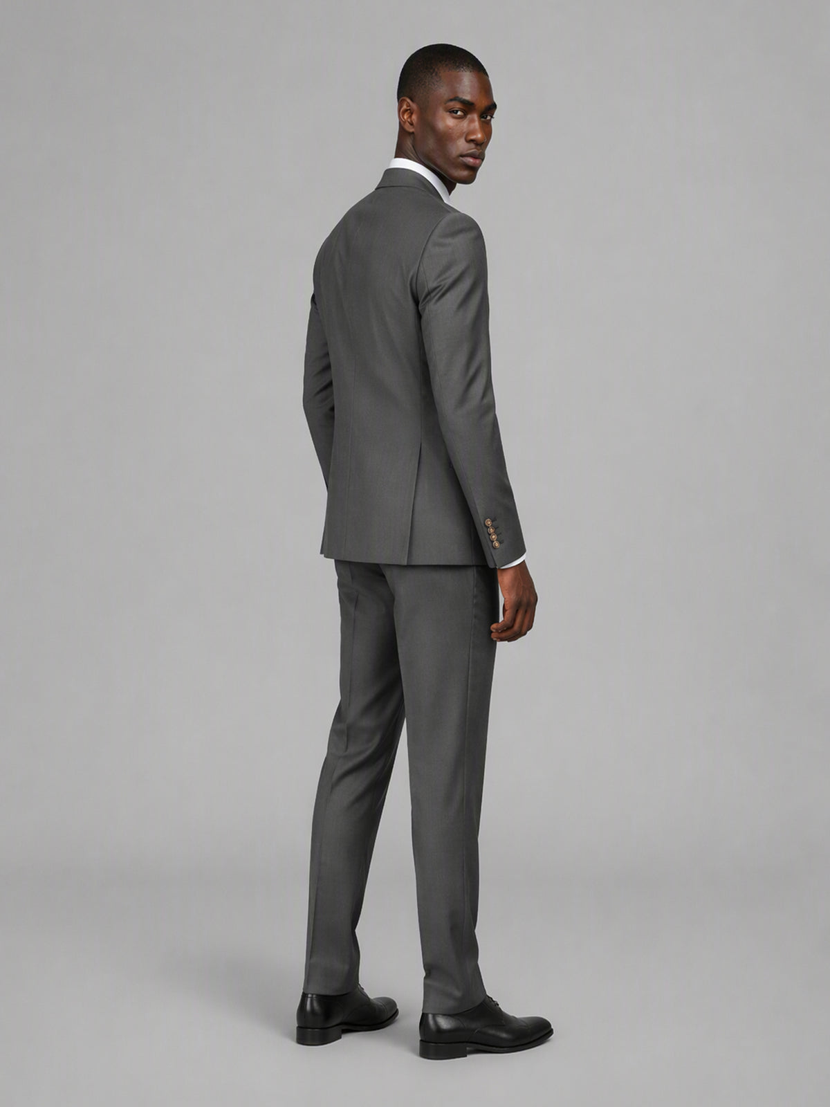Men's grey 3-piece suit set – front close-up gold button vest detail, Savile GA0177
