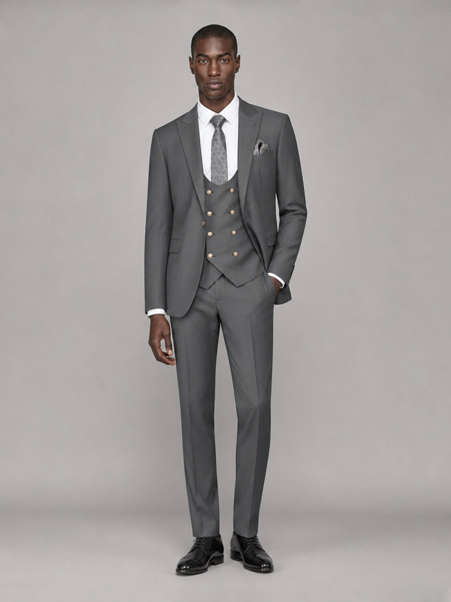 Men's grey 3-piece suit set – three-quarter side standing view, Savile GA0177